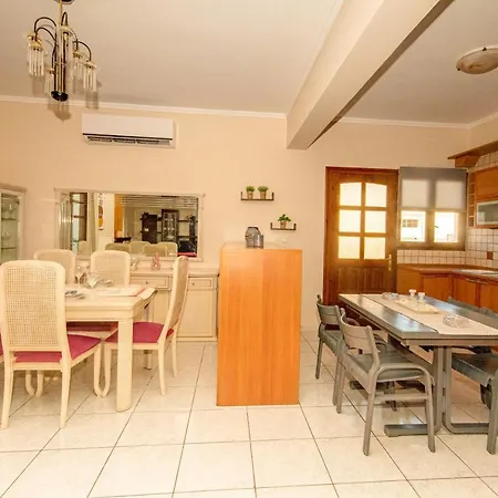 Strevagio Family House